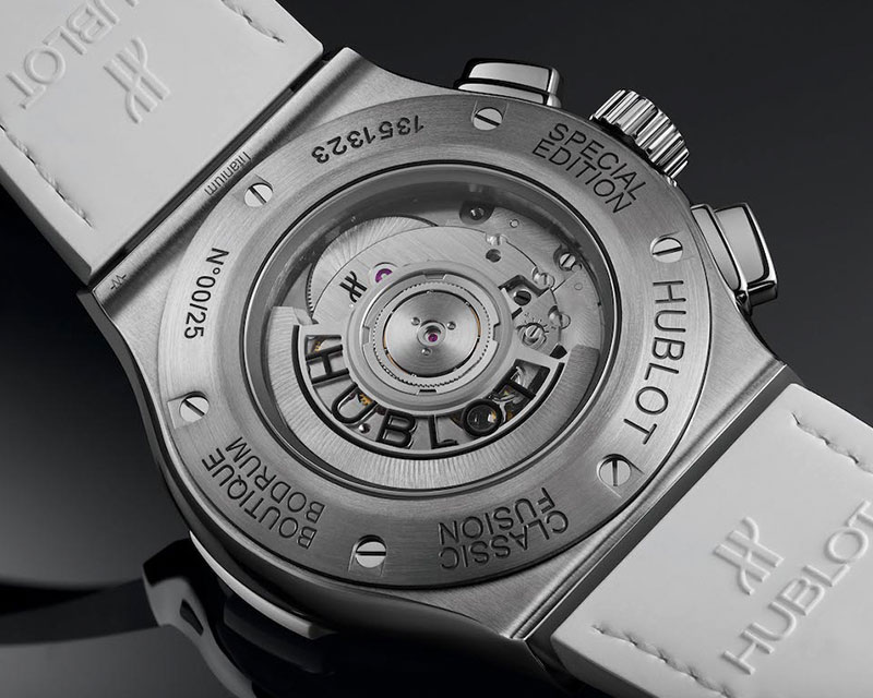Hublot’un Bodrum Yalıkavak Marina Butiği için tasarladığı saati Ferit Şahenk tanıttı 3 Hublot Classic Fusion Bodrum Edition Saat Arkadan Görünümü