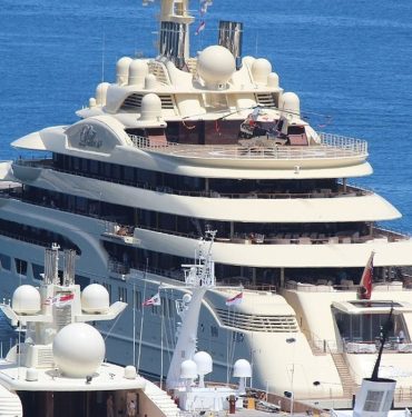 Rus milyarder Alişer Burhanoviç Usmanov’un yüzen sarayı ''Dilbar'' Boğaz'dan geçti! 4 Rus milyarder Alişer Burhanoviç Usmanov’un yüzen sarayı ''Dilbar'' Boğaz'dan geçti!
