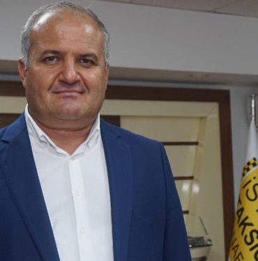 İstanbul Taksiciler Esnaf Odası Başkanı, taksimetrelere yüzde 30 zam istedi. 4 İstanbul Taksiciler Esnaf Odası Başkanı, taksimetrelere yüzde 30 zam istedi.