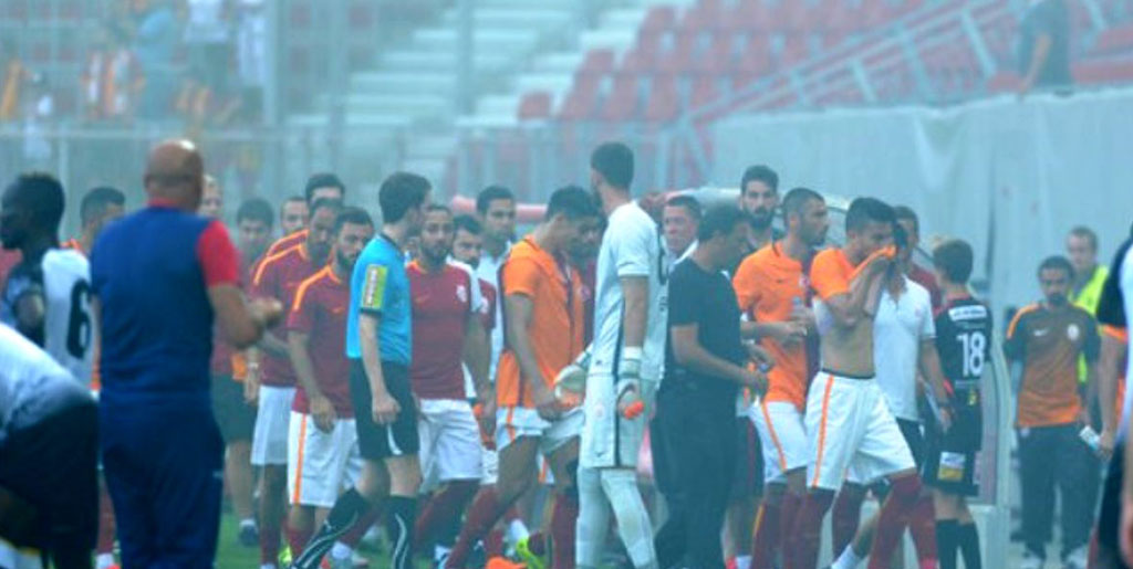 Galatasaray Udinese maçı neden iptal oldu? Maçta bombalar patladı!