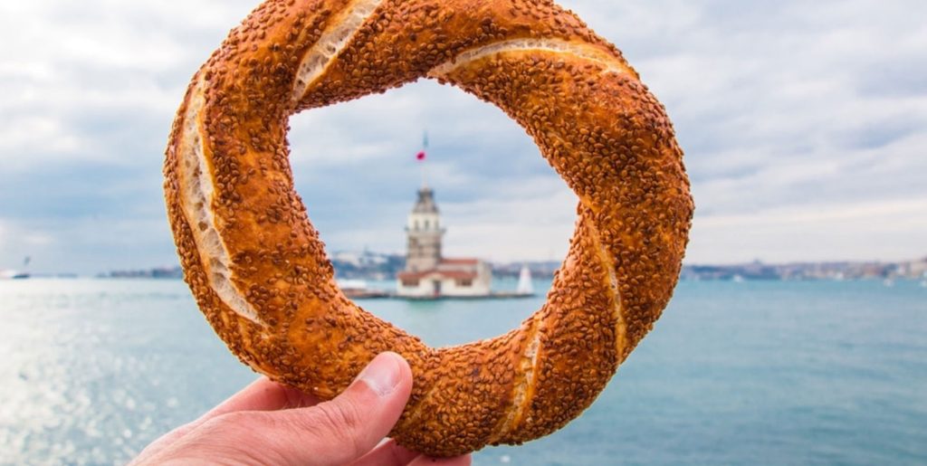 Simit Mart'ta 5 lira oluyor