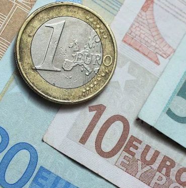 Avrupa Merkez Bankası 'faiz artışı' dedi, euro 17 lirayı aştı 3 Avrupa Merkez Bankası 'faiz artışı' dedi, euro 17 lirayı aştı