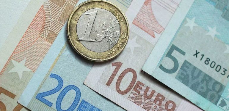 Avrupa Merkez Bankası 'faiz artışı' dedi, euro 17 lirayı aştı