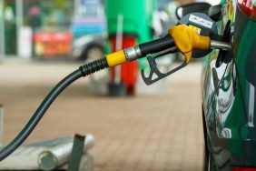 Benzine beklenen dev zam geldi