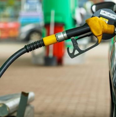 Benzine beklenen dev zam geldi 10 Benzine beklenen dev zam geldi