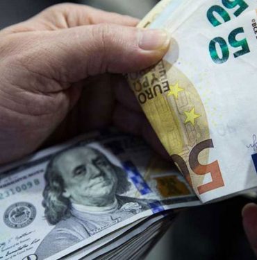 Euro'nın Dolar Karşısında düşüşü devam ediyor... 5 Euro'nın Dolar Karşısında düşüşü devam ediyor...