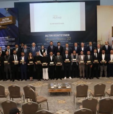 Genç MÜSİAD’dan 12 farklı şehirden 30 firmaya “Altın Konteyner Ödülü” 9 Genç MÜSİAD’dan 12 farklı şehirden 30 firmaya “Altın Konteyner Ödülü”