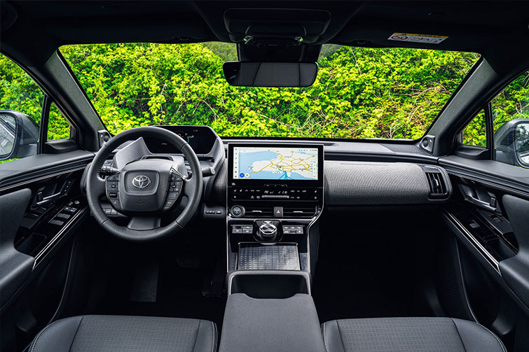 Toyota'dan tam elektrikli dünyasına iddialı bir model bZ4X 3 Toyota bZ4X İç Mekan