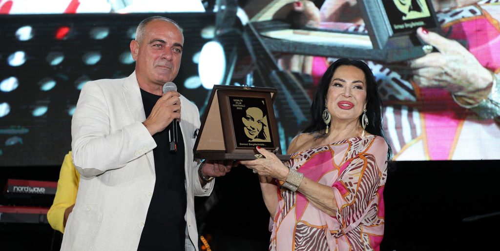 Gemlik Film Festivali açılışında Türkan Şoray rüzgârı
