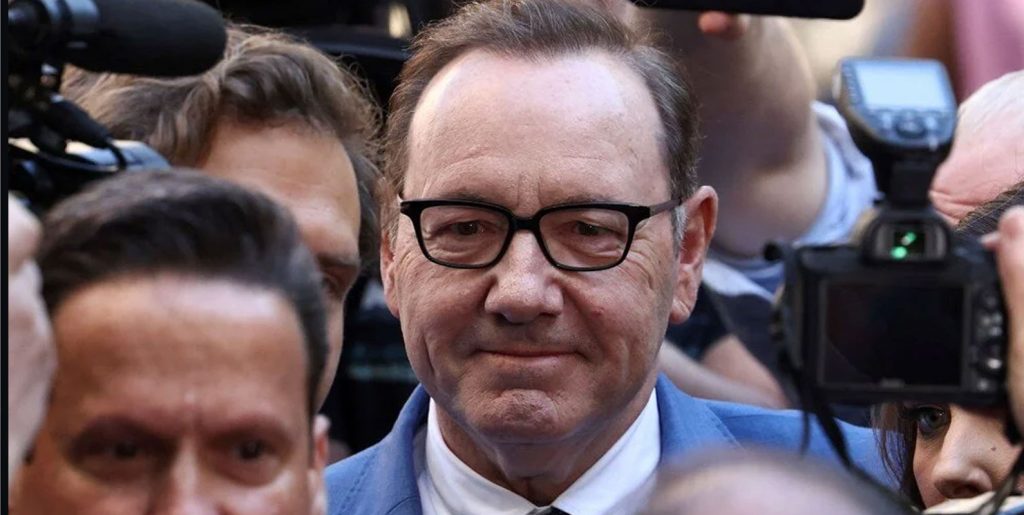 Kevin Spacey, Londra'da hakim karşısına çıktı