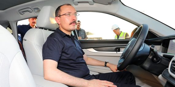 Ticaret Bakanı Mehmet Muş, Togg’u test etti