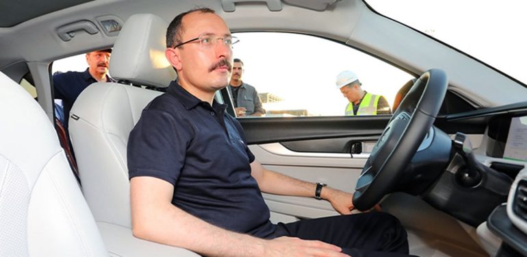 Ticaret Bakanı Mehmet Muş, Togg'u test etti 1 Ticaret Bakanı Mehmet Muş, Togg'u test etti