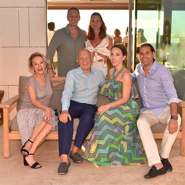 Mikonos'taki erkek erkeğe parti 17 yıllık evliliği bitirdi 3 Batu Aksoy, Gözde Aksoy, Belkıs Aksoy, Erdal Aksoy, Banu Aksoy, Tarakçıoğlu, Aykut Tarakçıoğlu