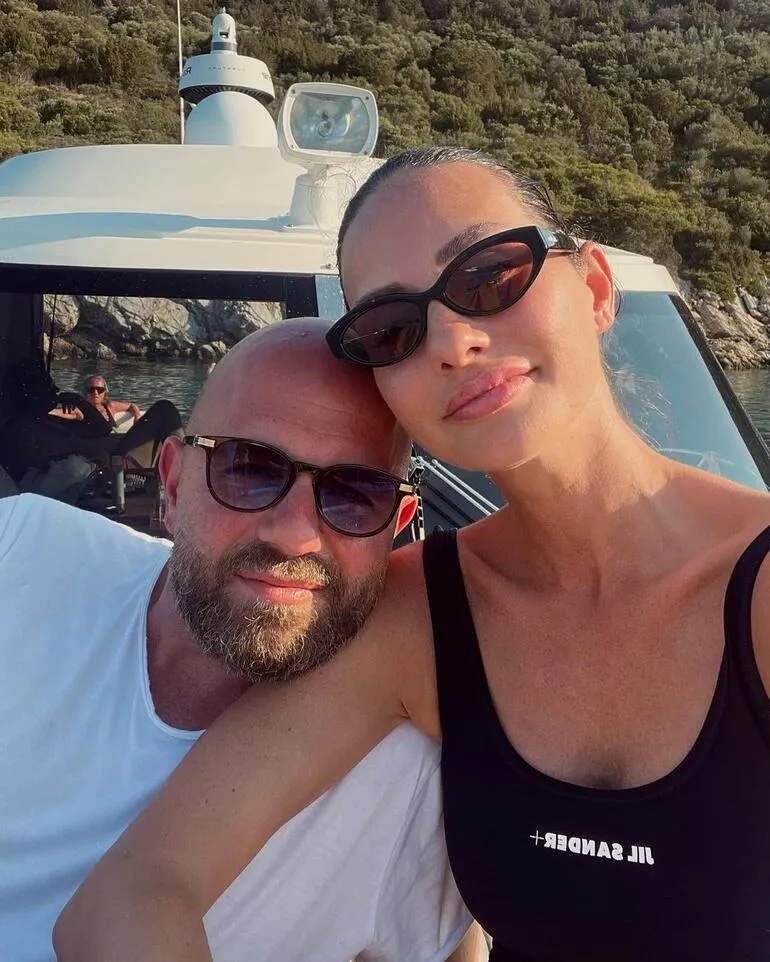 Yasemin Özilhan'dan ayrılık iddialarına fotoğraflı cevap 1 Yasemin Özilhan, İzzet Özilhan, Tekne, 40, İyi ki