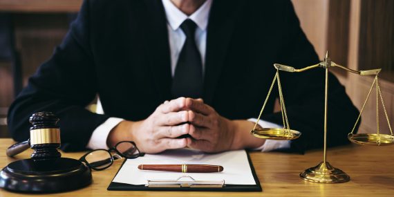 ABD’li avukatlar danışmanlıktan çok davaya yöneliyor