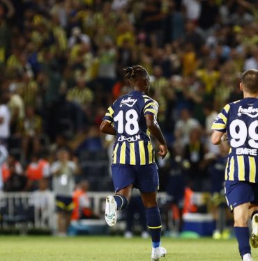 Fenerbahçe Slovacko'yu üç golle geçti, tur kapısını araladı 9 Fenerbahçe Slovacko'yu üç golle geçti, tur kapısını araladı
