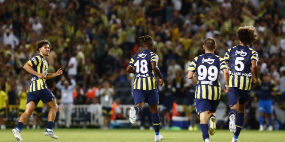 Fenerbahçe Slovacko’yu üç golle geçti, tur kapısını araladı