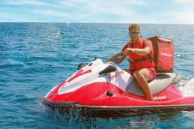 Starbucks lezzetleri Yemeksepeti’nin Jet Ski teslimatıyla Marmaris koylarında! 6 Starbucks lezzetleri Yemeksepeti’nin Jet Ski teslimatıyla Marmaris koylarında!