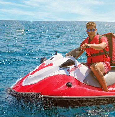 Starbucks lezzetleri Yemeksepeti’nin Jet Ski teslimatıyla Marmaris koylarında! 3 Starbucks lezzetleri Yemeksepeti’nin Jet Ski teslimatıyla Marmaris koylarında!