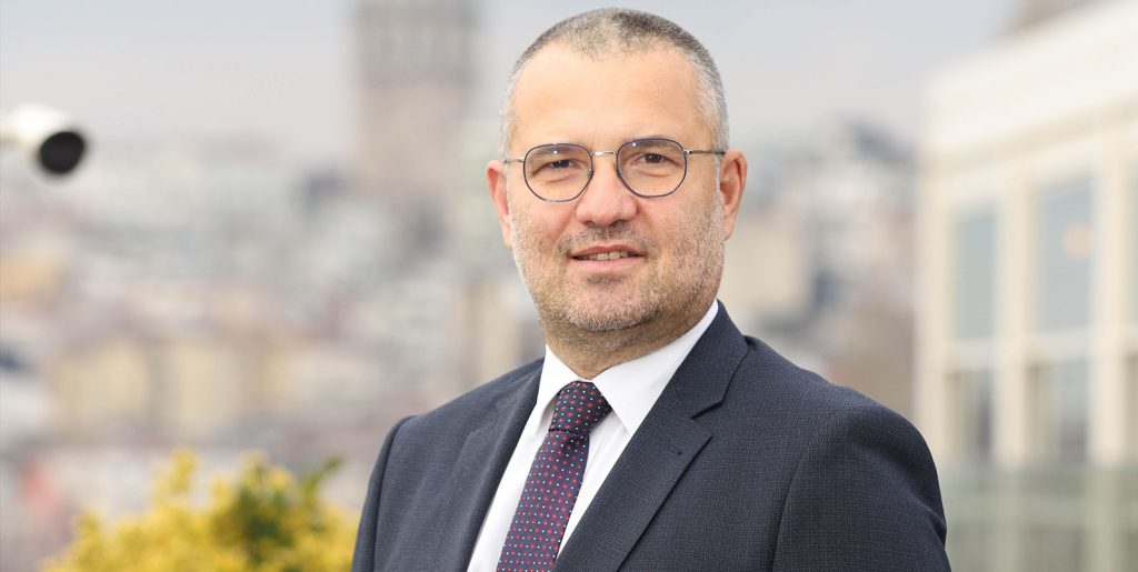 AXA,