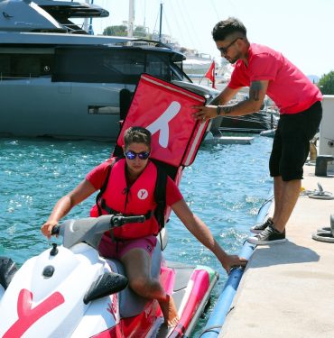 Yemeksepeti yaz aylarına özel jet ski ile sipariş teslimine başladı 8 Yemeksepeti yaz aylarına özel jet ski ile sipariş teslimine başladı
