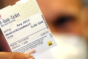 Almanya’da 9 euroluk toplu taşıma bileti uygulaması sona erdi 14 Almanya’da 9 euroluk toplu taşıma bileti uygulaması sona erdi