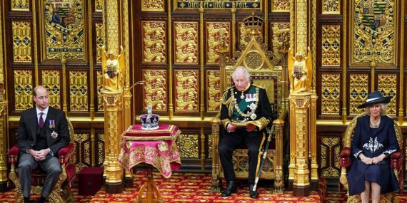 Charles İngiltere Kralı ilan edildi