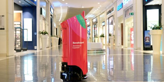 Yemeksepeti robotları AVM’de teslimata başladı