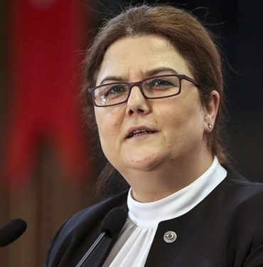 Aile ve sosyal hizmetler bakanı Derya Yanık eşi vefat etmiş kadınlara 300 bin TL konut desteğini duyurdu! 10 Aile ve Sosyal Hizmetler Bakanı Derya Yanık