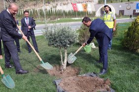 Geleceğe nefes olmak 50 bin fidan dikilecek 2 Mehmet Kalyoncu Ağaç Dikiyor