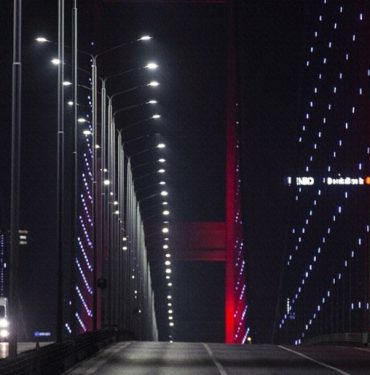 İstanbul'da yollar trafiğe kapatıldı