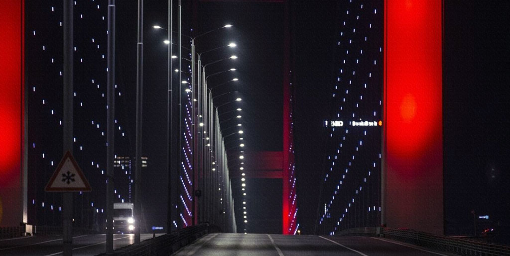 İstanbul'da yollar trafiğe kapatıldı