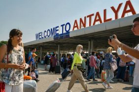 Antalya havaalanı turist