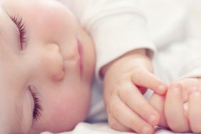 Bebeklerin Rahat Uyuması İçin Dikkat Edilmesi Gerekenler 4 Uyuyan Bebek