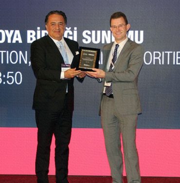 Dünya Boya Birliği Toplantısı İstanbul’da Gerçekleşti 2 BOSAD Yönetim Kurulu Başkanı Akın Akçalı – Dünya Boya Birliği Yönetim Kurulu Başkanı Tom Bowtell