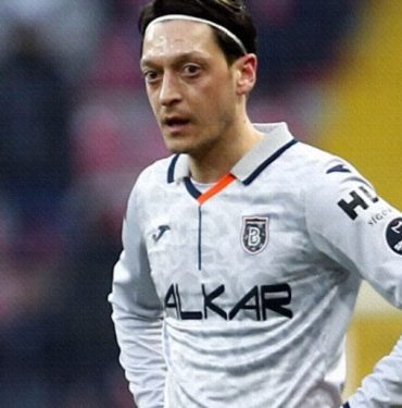 Mesut Özil Futbolu Bıraktı... 10 Mesut Özil