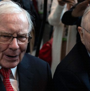Buffett ve Munger, Elon Musk Hakkında Düşüncelerini Paylaşıyor 3 Warren Buffett ve ortağı Charlie Munger