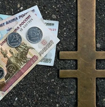 Rusya, Dünyanın En Büyük 10 Ekonomisi Arasına Yeniden Giriş Yaptı 10 Rus Rublesi
