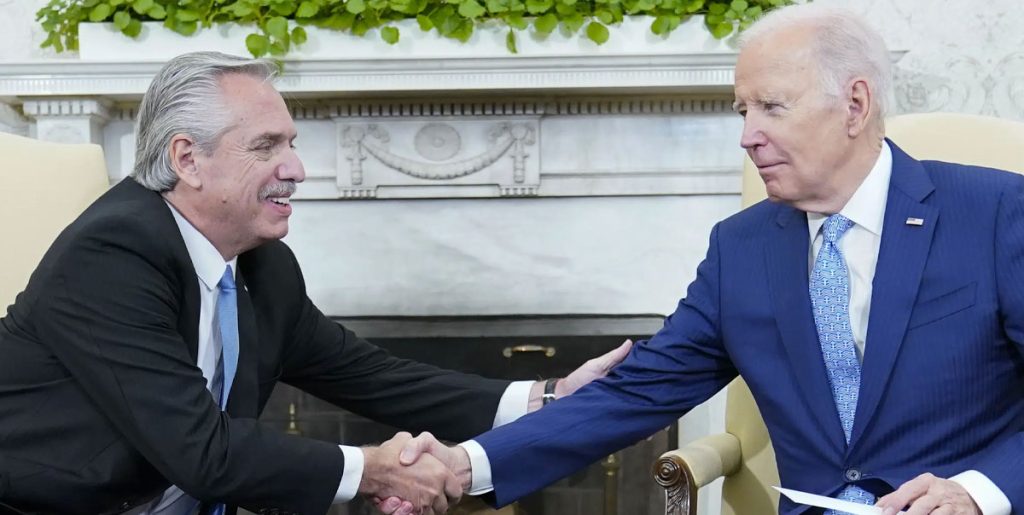 Alberto Ángel Fernández ve Joe Biden