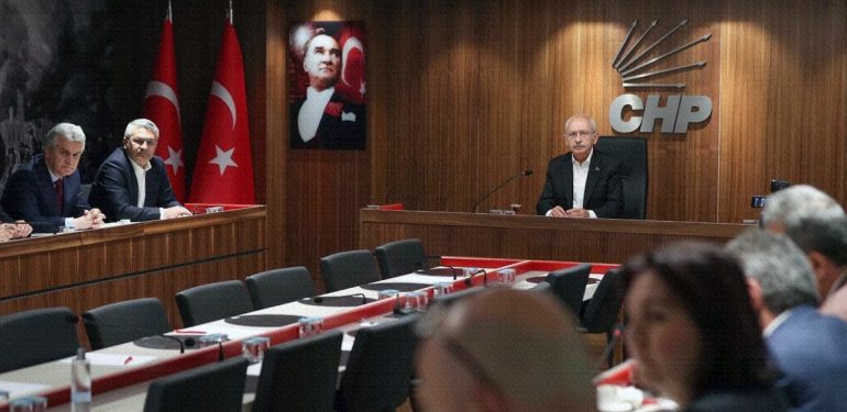 CHP'deki Sarsıntı: Tüm MYK Üyeleri Görevlerini Bıraktı 6 CHP MYK istifaları