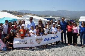 Hatay’daki Çocuklar Uçurtma Şenliği ile Mutluluk Saçtı 1 Selin Bozkurt, İyilik için sanat derneği uçurtma şenliği
