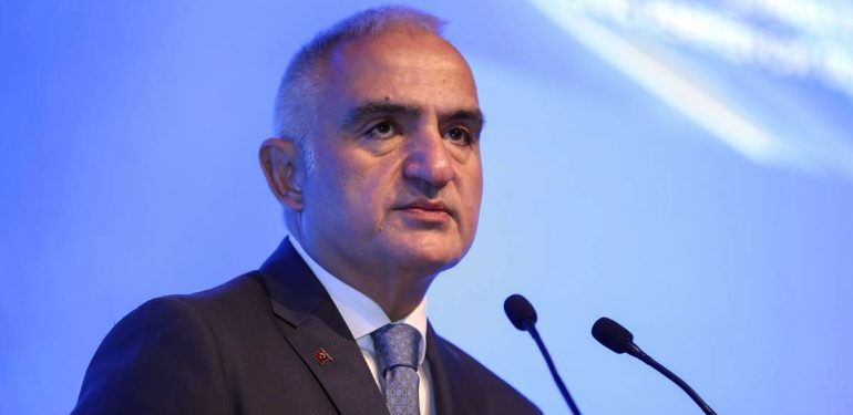Mehmet Nuri Ersoy: Türkiye'nin Kültür ve Turizm Bakanı 1 Mehmet Nuri Ersoy, Kültür ve Turizm Bakanı