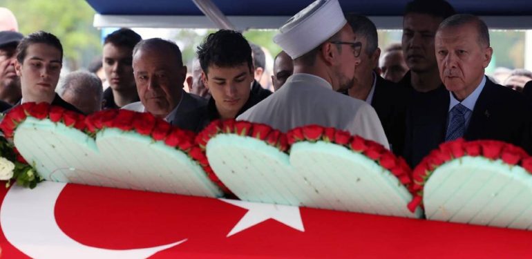 Sabah Gazetesi Başyazarı Mehmet Barlas Son Yolculuğuna Uğurlandı 1 Mehmet Barlas'ın cenazesi