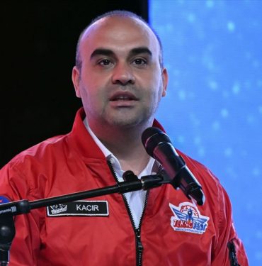 Yeni Sanayi ve Teknoloji Bakanı Mehmet Fatih Kacır: Yenilikçi Liderin Portresi 3 Mehmet Fatih Kacır, Sanayi ve Teknoloji Bakanı