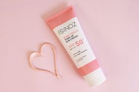 Sinoz, Işıltı Dolu Yeni Ürünü Pembe Güneş Kremi "SİNOZ PINK TOUCH" ile Cildinizi Korumaya ve Parlaklık Katmaya Devam Ediyor 5 Sinoz Pink Touch