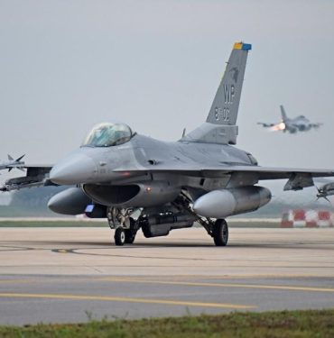 F-16 Savaş Uçağı