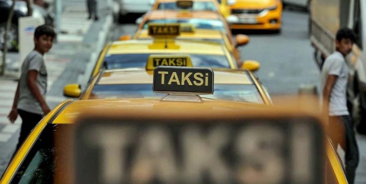 İBB'den Taksicilere Tepki: "Hizmet Aksarsa Gereği Yapılır" 2 Taksi