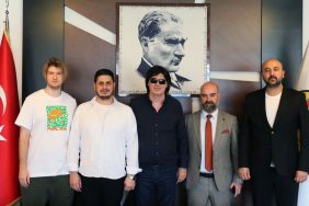 Ahmet Başal, Eskişehirspor'a Desteklerini Sürdürüyor: Genç Taraftarlar İçin Büyük Jest 1 Ahmet Başal, Eskişehirspor'da desteklediği oyuncular