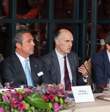 Chatham House ve Koç Holding İş Birliğiyle Düzenlenen Uluslararası Yuvarlak Masa Toplantısı İstanbul'da Gerçekleşti 7 Ali Koç, Chatham House ve Koç Holding İş Birliğiyle Düzenlenen Uluslararası Yuvarlak Masa Toplantısı