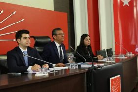 CHP'de Yeni Dönem: MYK ve YDK Üyeleri Belirlendi 13 CHP MYK üyeleri ve Özgür Özel